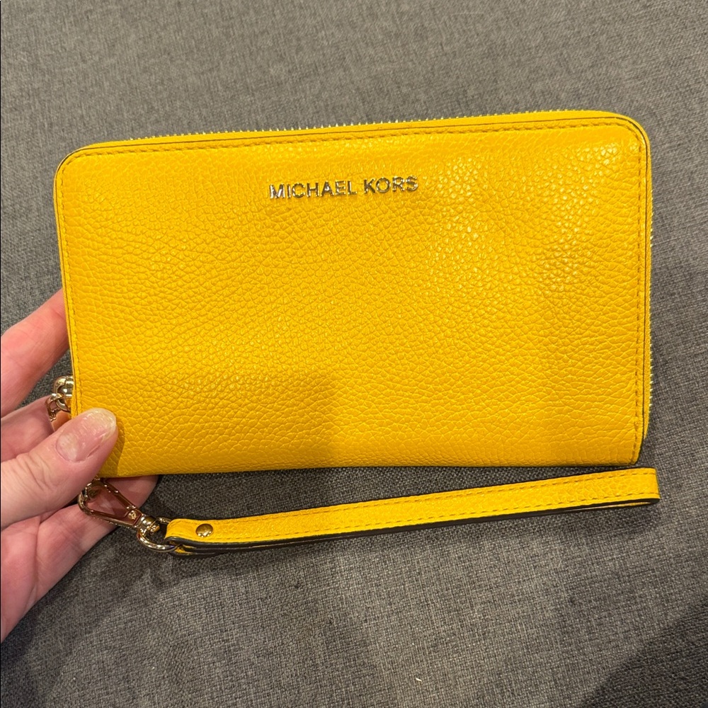 Michael Kors Phone Case wristlet